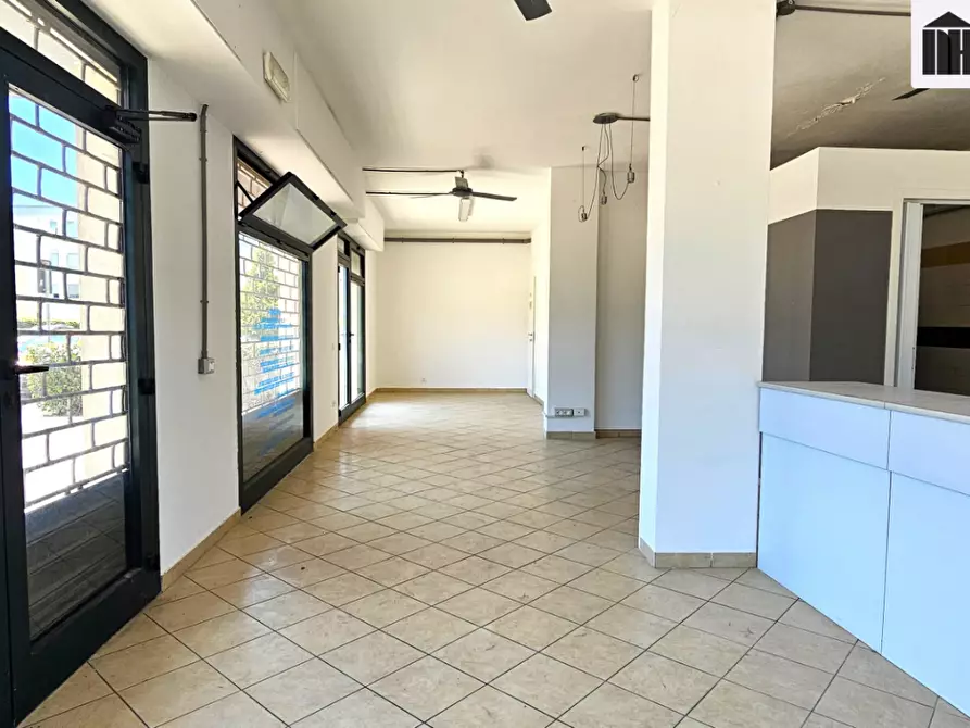 Immagine 6 di Locale commerciale in affitto  a Santa Croce Sull'arno