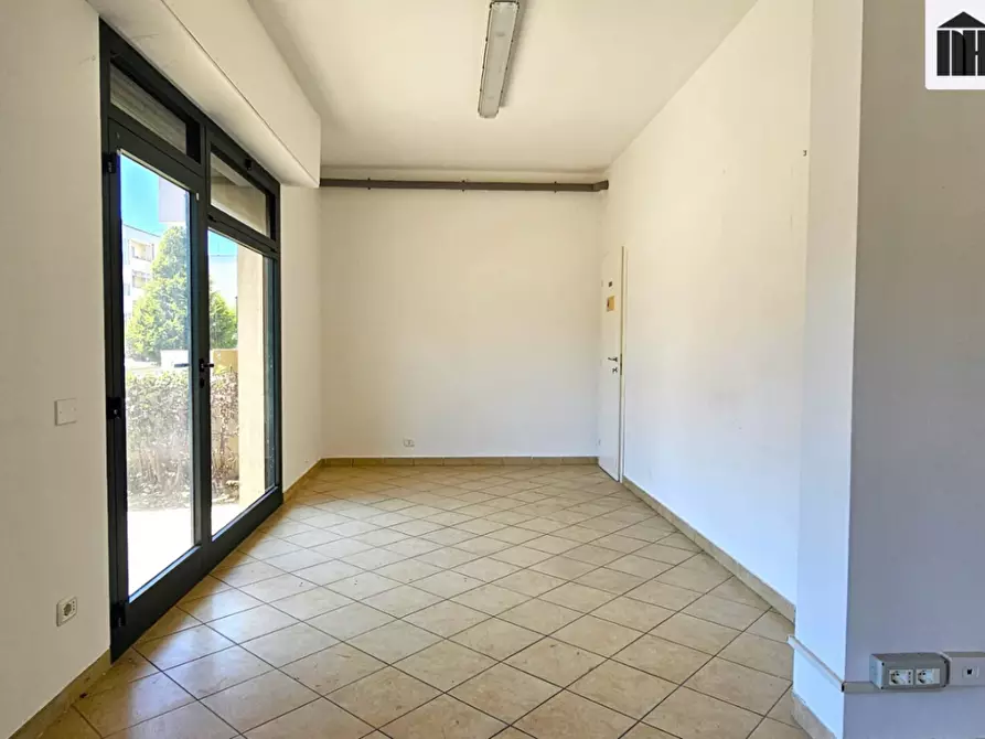 Immagine 4 di Locale commerciale in affitto  a Santa Croce Sull'arno