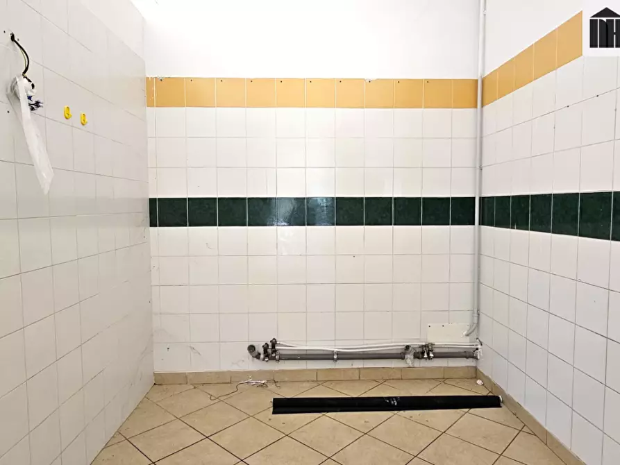 Immagine 12 di Locale commerciale in affitto  a Santa Croce Sull'arno