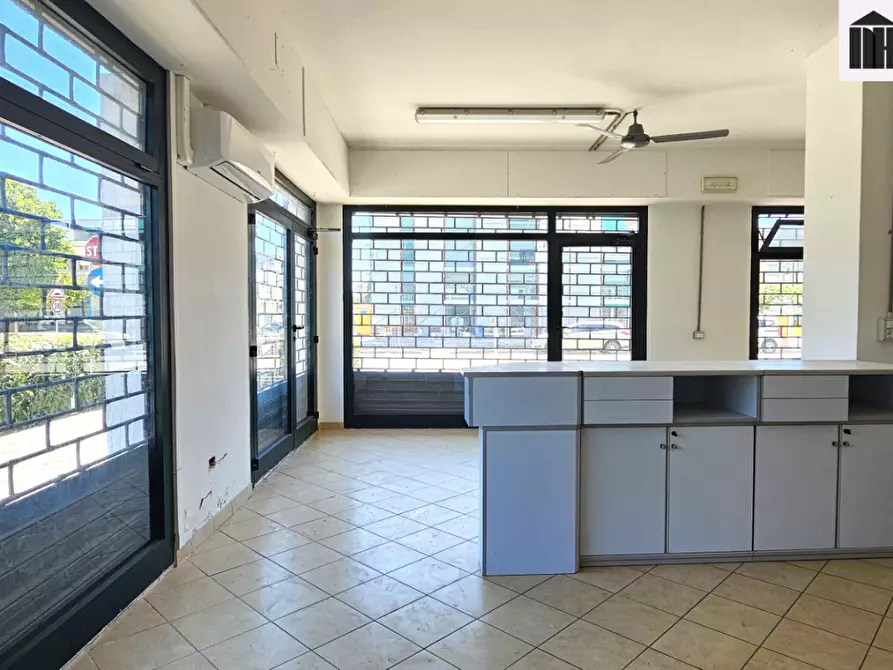 Immagine 8 di Locale commerciale in affitto  a Santa Croce Sull'arno