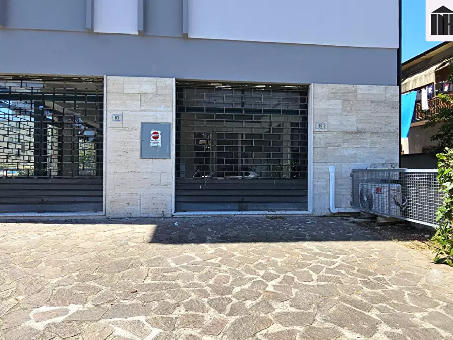 Immagine 18 di Locale commerciale in affitto  a Santa Croce Sull'arno