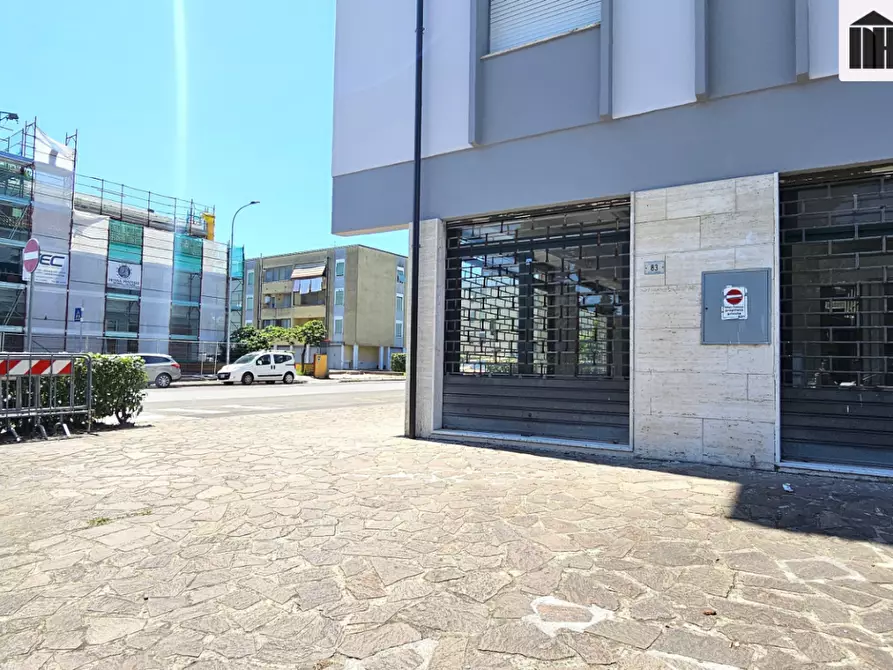 Immagine 19 di Locale commerciale in affitto  a Santa Croce Sull'arno