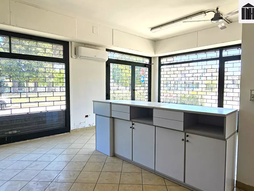 Immagine 9 di Locale commerciale in affitto  a Santa Croce Sull'arno