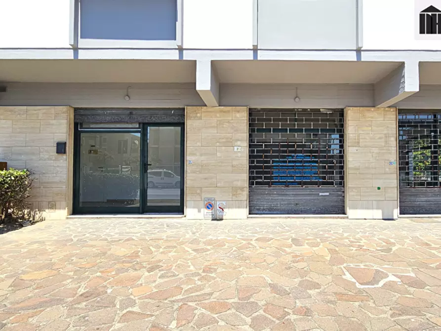 Immagine 3 di Locale commerciale in affitto  a Santa Croce Sull'arno