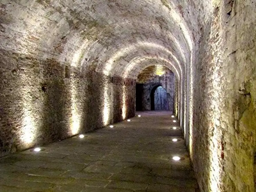 Immagine 18 di Appartamento in vendita  a Lucca