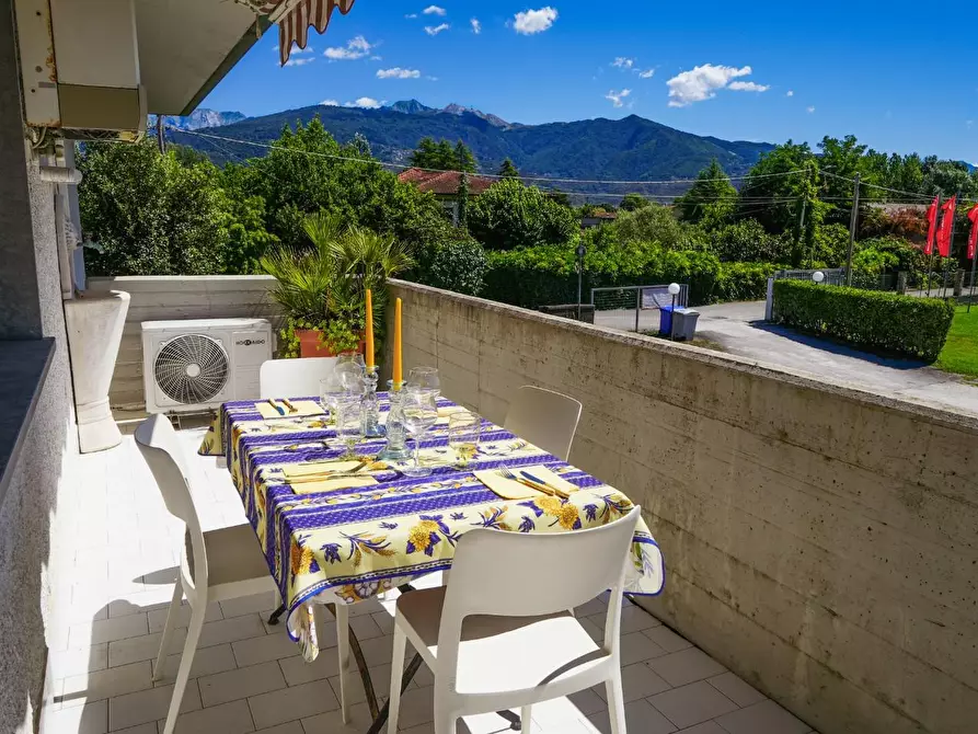 Immagine 1 di Appartamento in vendita  a Massa