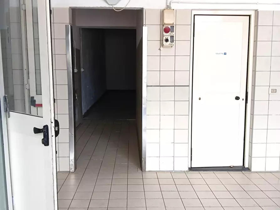 Immagine 8 di Laboratorio in affitto  a San Giuliano Terme