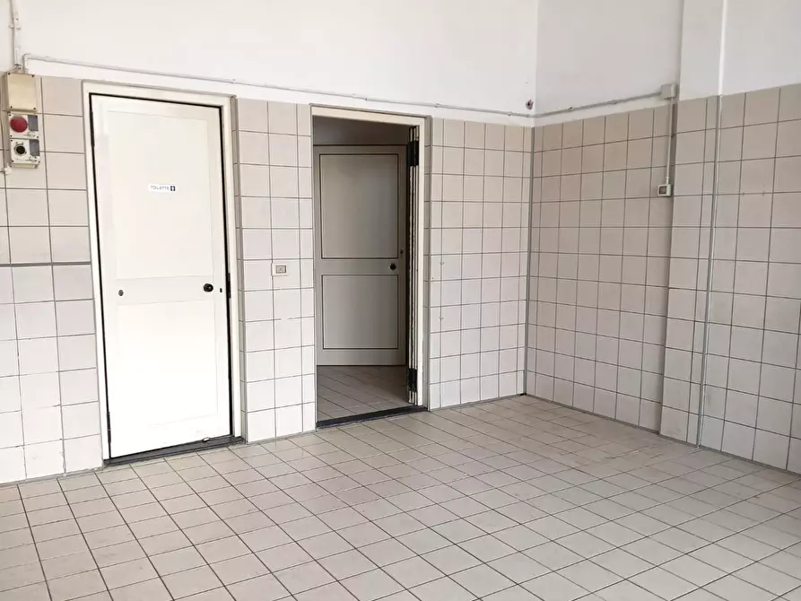 Immagine 10 di Laboratorio in affitto  a San Giuliano Terme