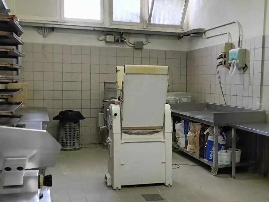 Immagine 2 di Laboratorio in affitto  a San Giuliano Terme