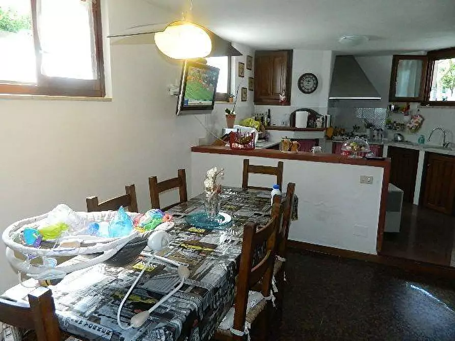 Immagine 2 di Casa trifamiliare in vendita  a Carrara