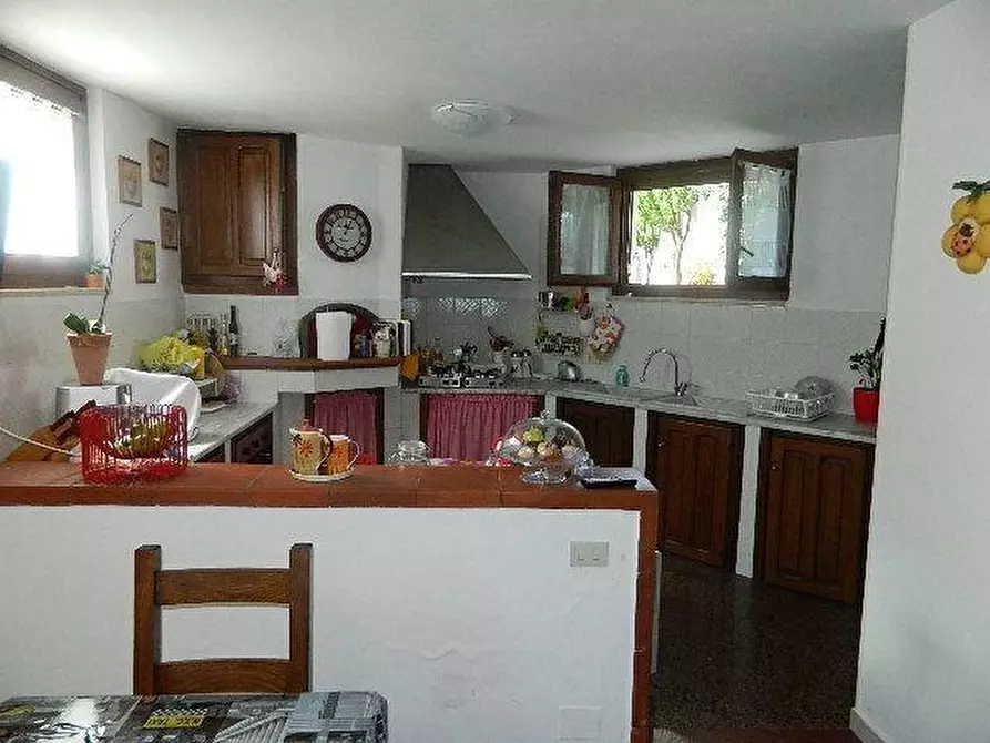 Immagine 1 di Casa trifamiliare in vendita  a Carrara