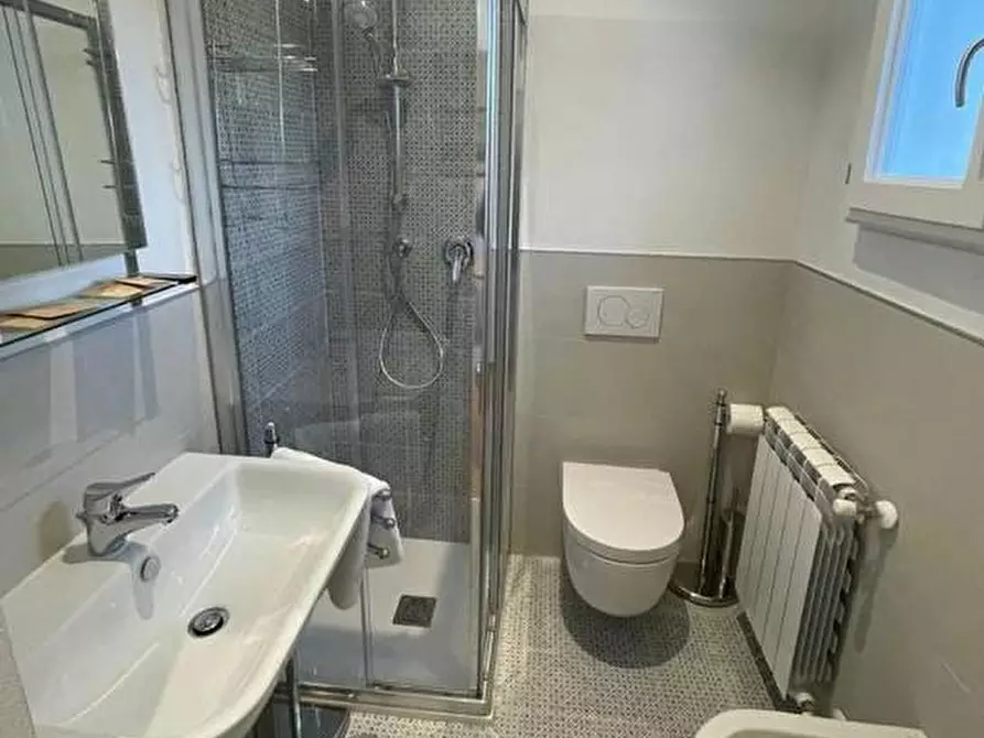 Immagine 11 di Appartamento in vendita  a Siena