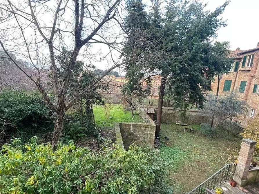 Immagine 12 di Appartamento in vendita  a Siena