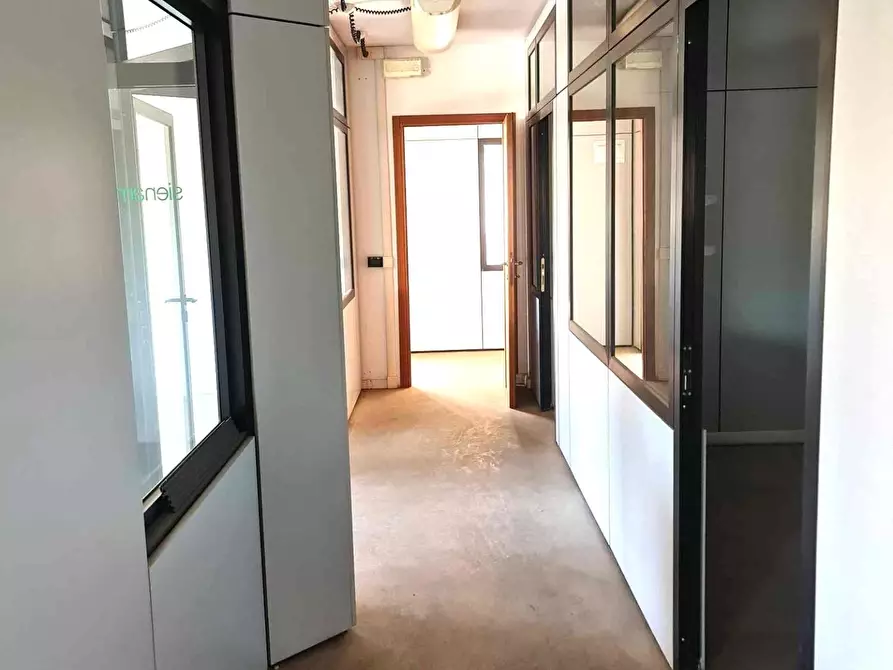 Immagine 2 di Ufficio in affitto  a Poggibonsi