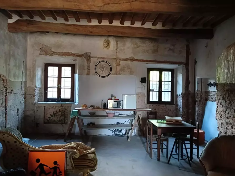 Immagine 6 di Magazzino in vendita  a Cascina