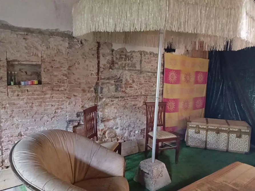 Immagine 4 di Magazzino in vendita  a Cascina