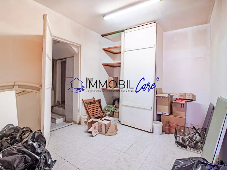 Immagine 13 di Locale commerciale in vendita  a Livorno