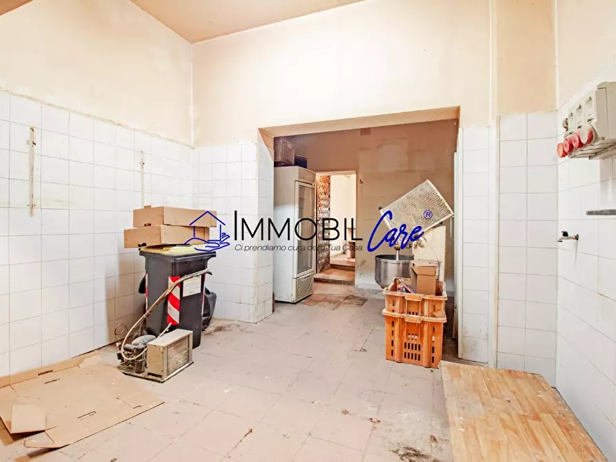 Immagine 6 di Locale commerciale in vendita  a Livorno