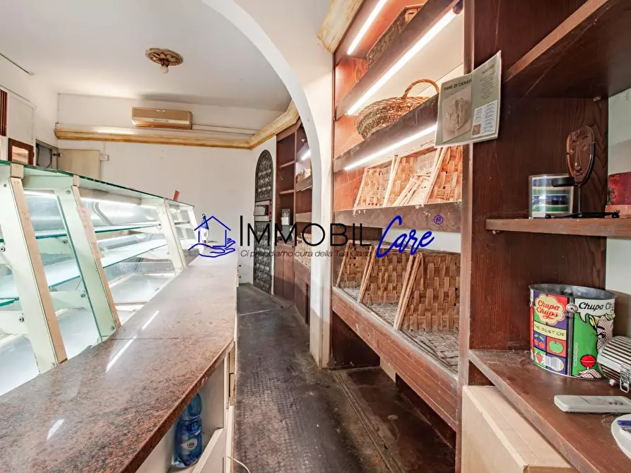 Immagine 4 di Locale commerciale in vendita  a Livorno