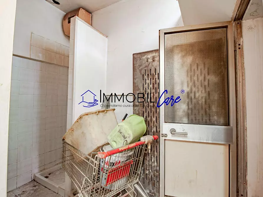 Immagine 14 di Locale commerciale in vendita  a Livorno