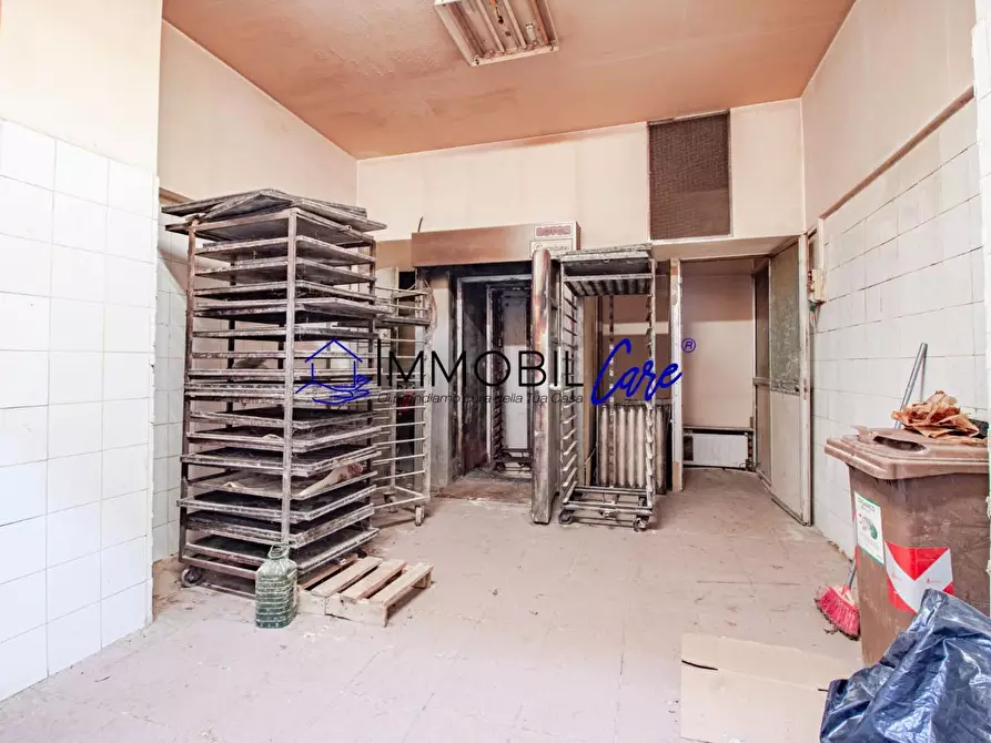 Immagine 7 di Locale commerciale in vendita  a Livorno