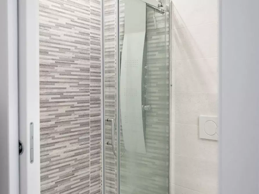 Immagine 9 di Appartamento in vendita  a La Spezia