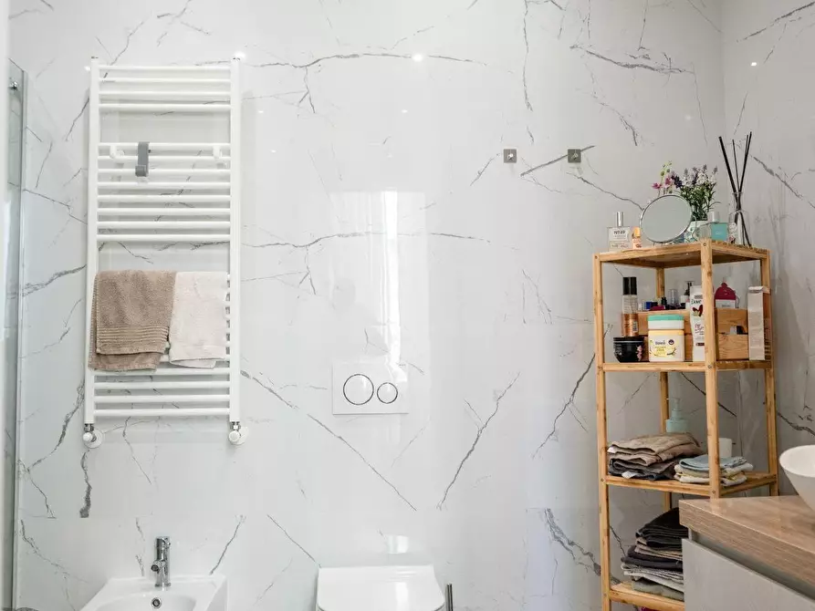 Immagine 16 di Appartamento in vendita  a La Spezia