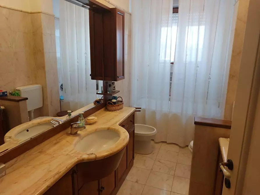 Immagine 10 di Appartamento in vendita  a Massa