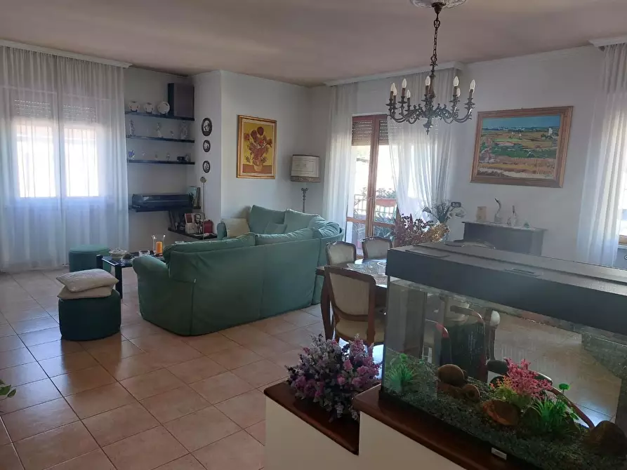 Immagine 3 di Appartamento in vendita  a Massa