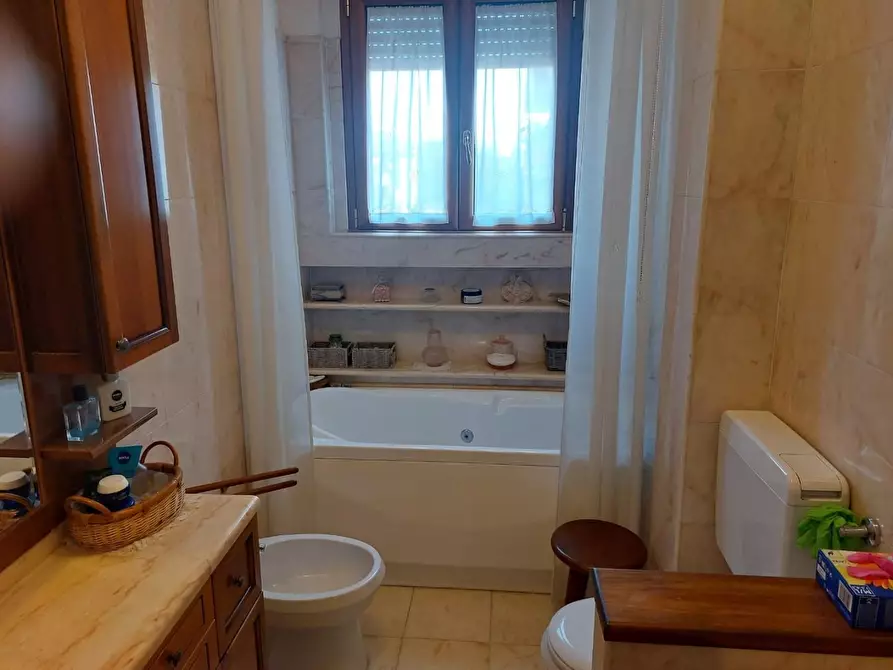 Immagine 11 di Appartamento in vendita  a Massa