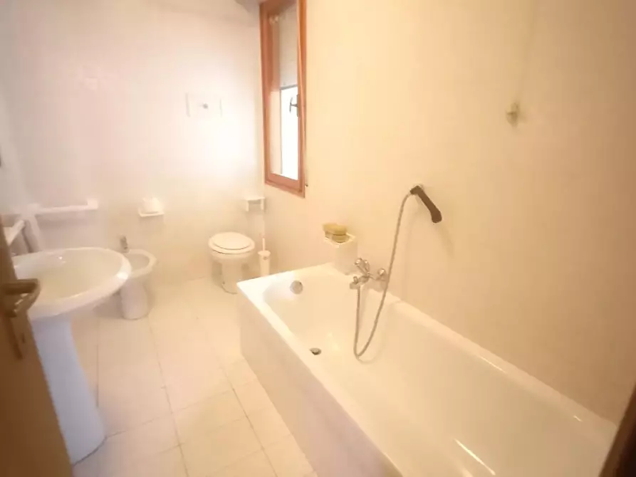 Immagine 14 di Appartamento in vendita  a Camaiore