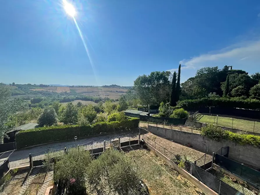 Immagine 18 di Appartamento in vendita  a Siena