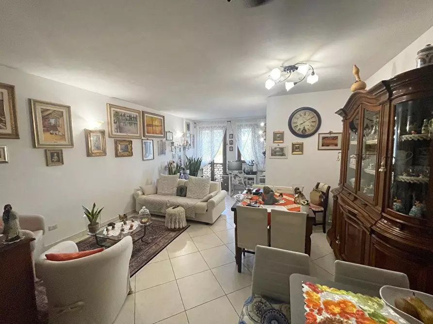 Immagine 2 di Appartamento in vendita  a Siena