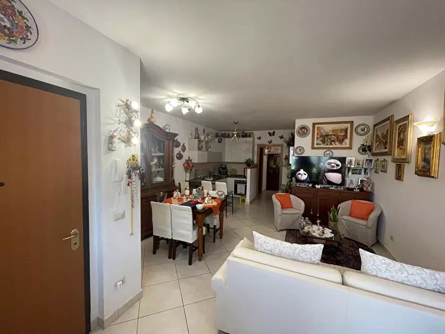 Immagine 4 di Appartamento in vendita  a Siena