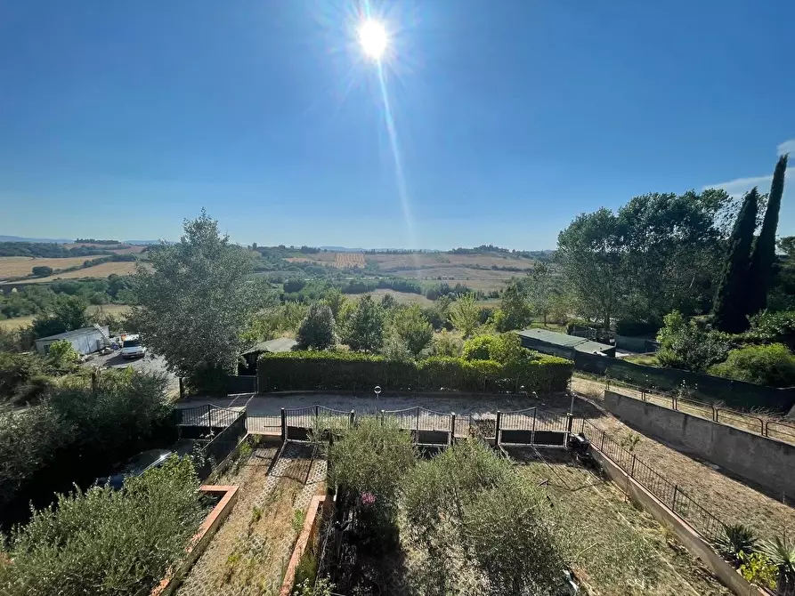 Immagine 17 di Appartamento in vendita  a Siena