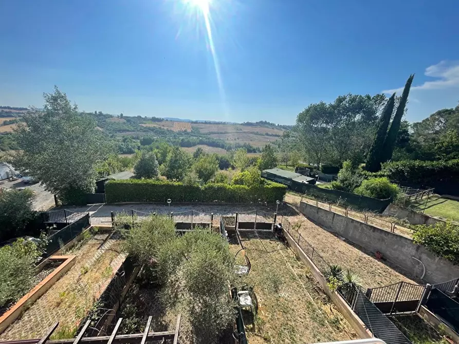 Immagine 25 di Appartamento in vendita  a Siena