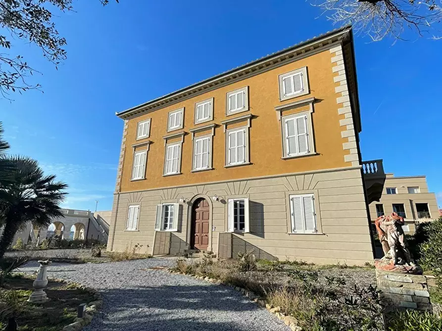 Immagine 12 di Appartamento in vendita  a Livorno