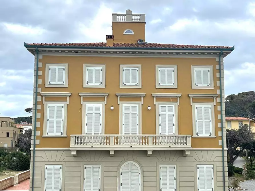 Immagine 10 di Appartamento in vendita  a Livorno