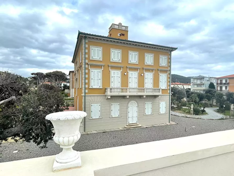 Immagine 2 di Appartamento in vendita  a Livorno