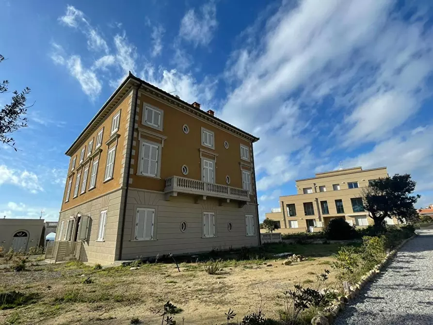 Immagine 15 di Appartamento in vendita  a Livorno