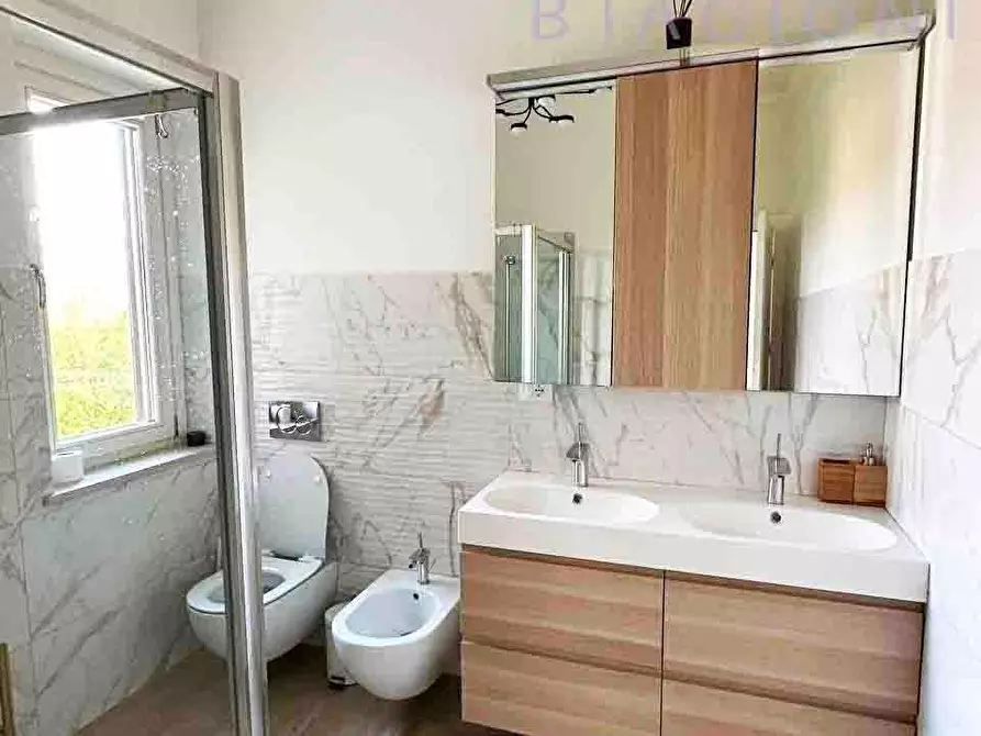 Immagine 21 di Villa in vendita  a Pietrasanta