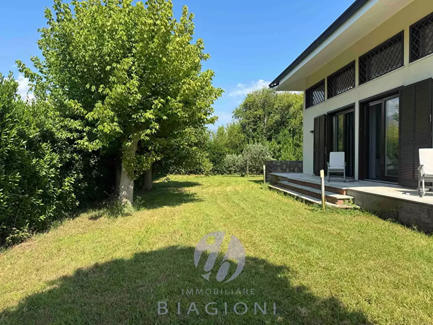 Immagine 8 di Villa in vendita  a Pietrasanta