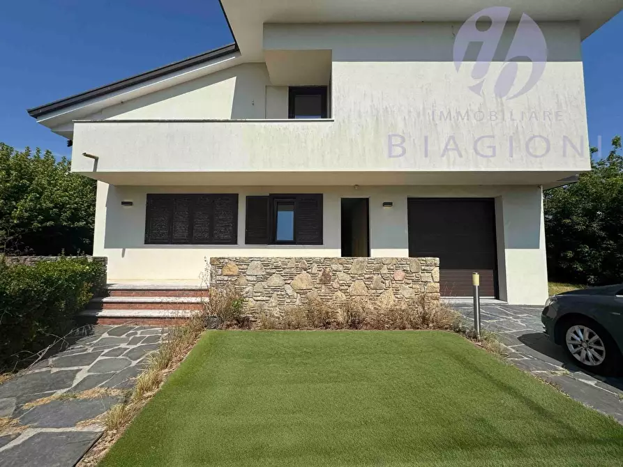 Immagine 4 di Villa in vendita  a Pietrasanta