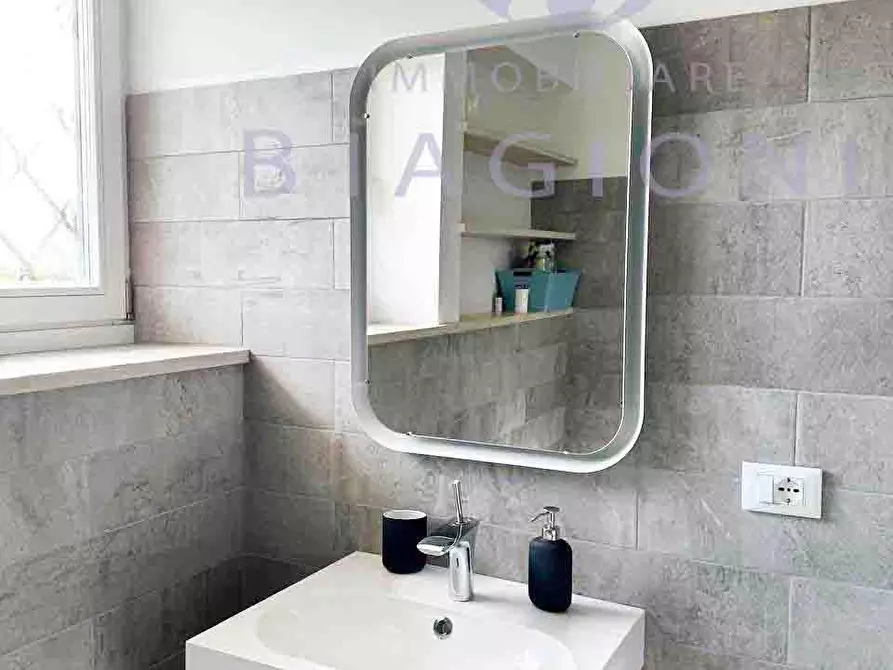 Immagine 18 di Villa in vendita  a Pietrasanta