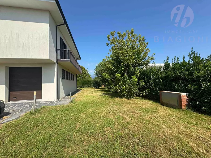Immagine 9 di Villa in vendita  a Pietrasanta