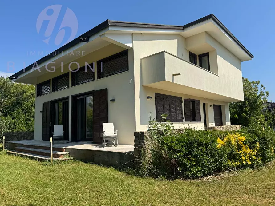 Immagine 3 di Villa in vendita  a Pietrasanta