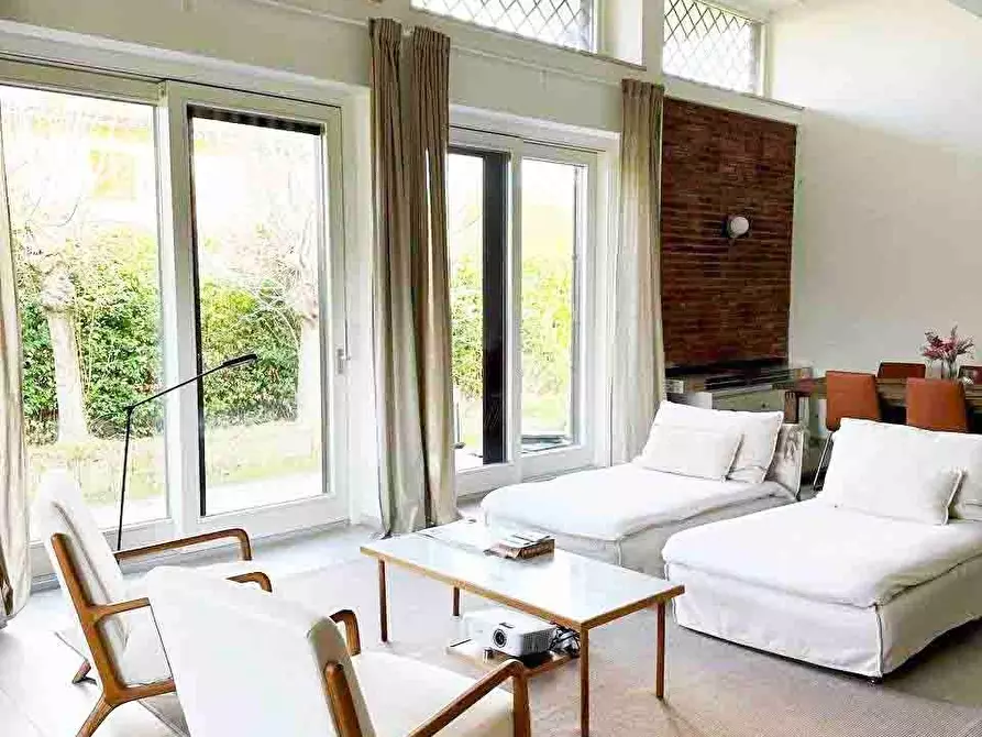 Immagine 14 di Villa in vendita  a Pietrasanta