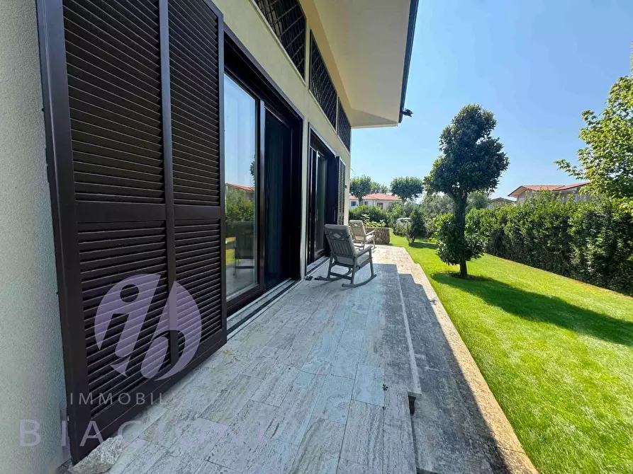 Immagine 6 di Villa in vendita  a Pietrasanta