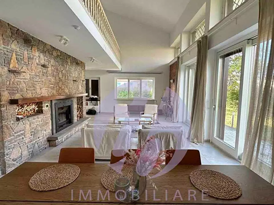 Immagine 11 di Villa in vendita  a Pietrasanta