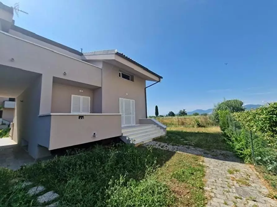 Immagine 2 di Villetta a schiera in vendita  a Crespina Lorenzana